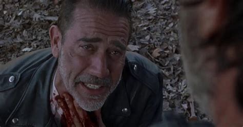 did negan die in the comics|does maggie kill negan.